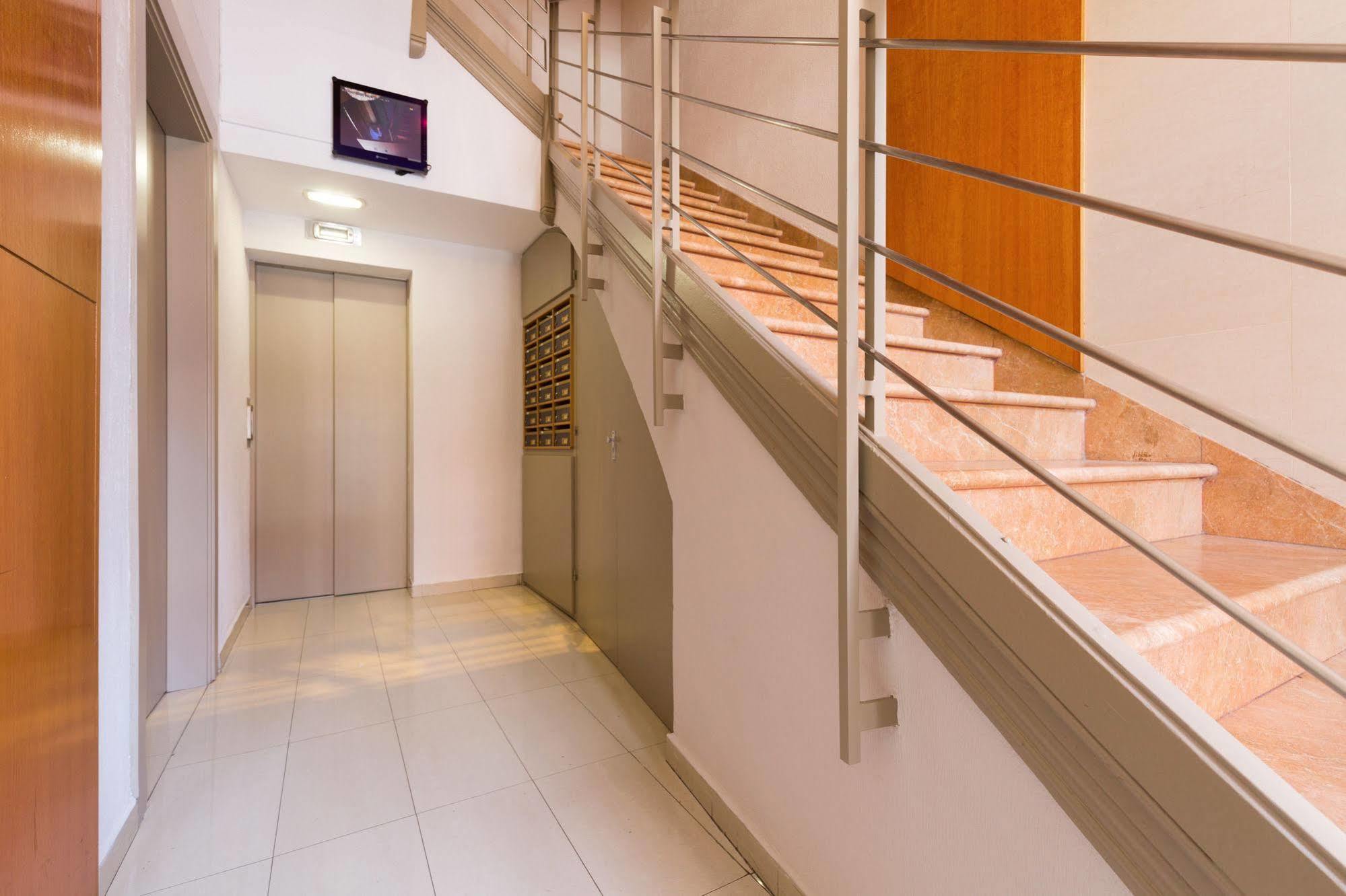 Lodging Apartments City Center-Eixample Barcelona Ngoại thất bức ảnh